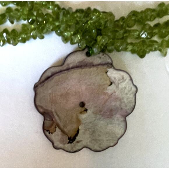 JTV New Peridot Chip Necklace with Shell Flower Pendant Sterling SIlver NIB Box - Picture 5 of 6